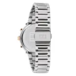 TOMMY HILFIGER 1782348-2 Tommy Hilfigeri hõbedane roostevabast terasest käekell kulddetailidega, minimalistliku numbrilaua ja elegantse lüliketiga.